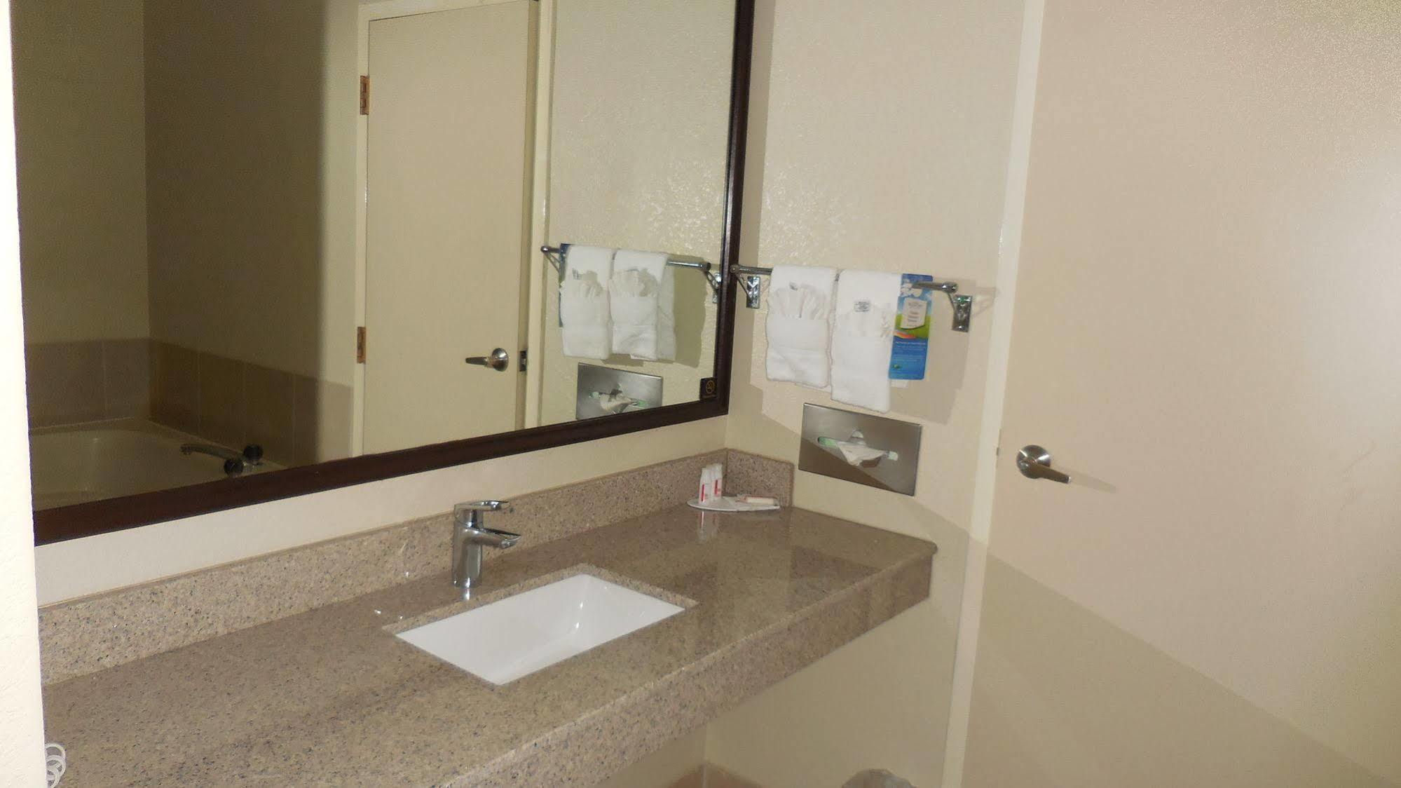 Comfort Inn & Suites Mundelein-Vernon Hills Экстерьер фото